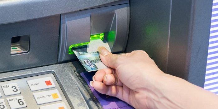 Cara Mengatasi Kartu ATM Tertelan
